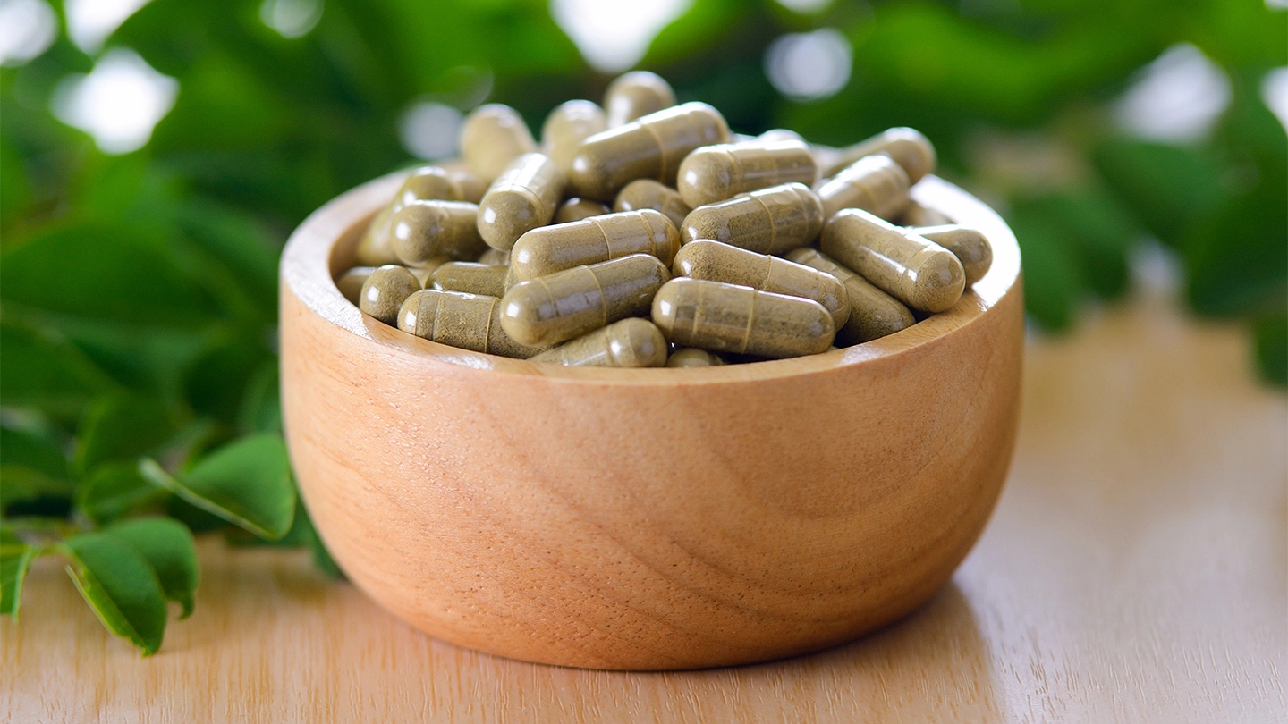 https://images.loseitblog.com/images/can-moringa-capsules-help-weight-loss-1440x810.jpg