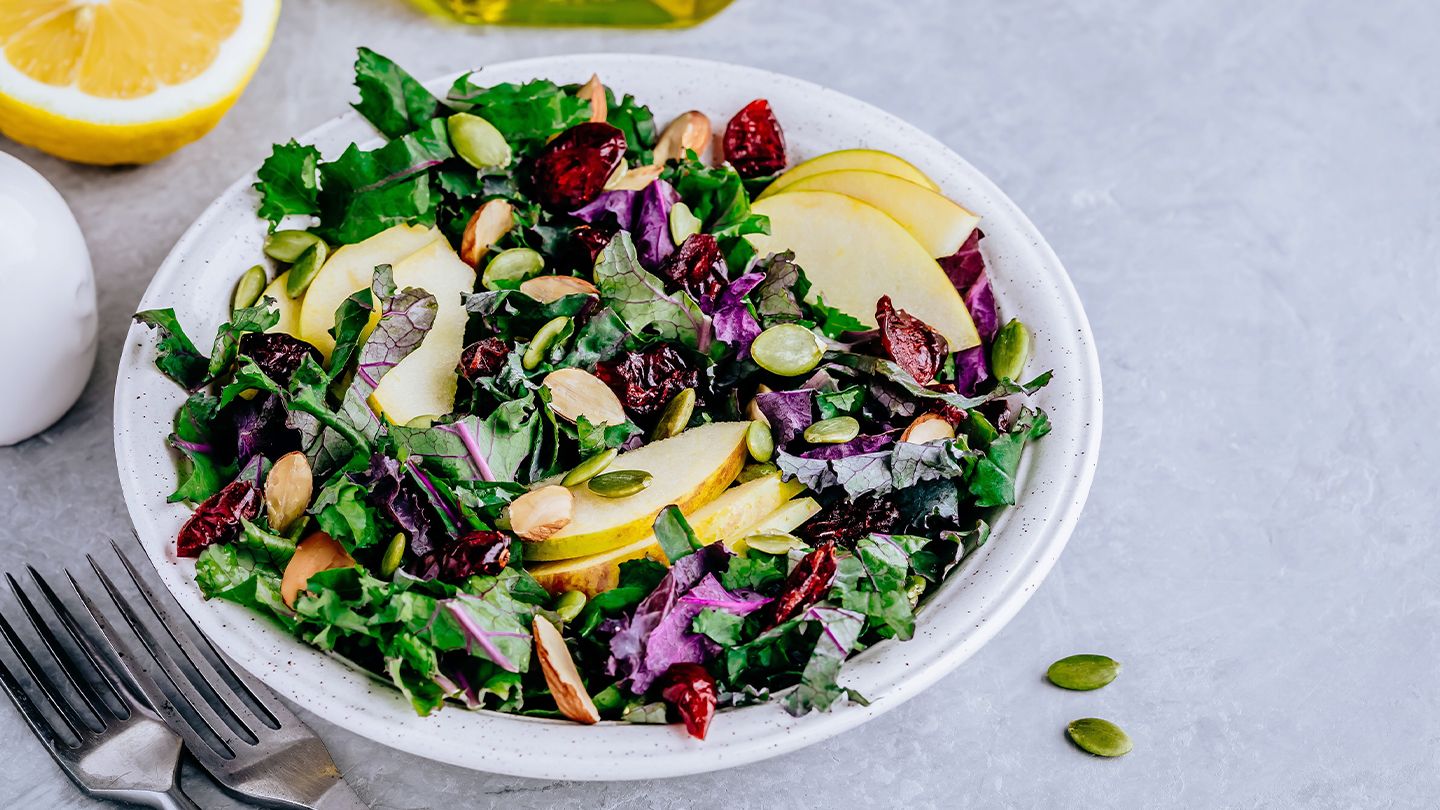 https://image-api.everydayhealth.com/images/recipes/healthy-winter-salads-kale-radicchio-salad-1440x810.jpg