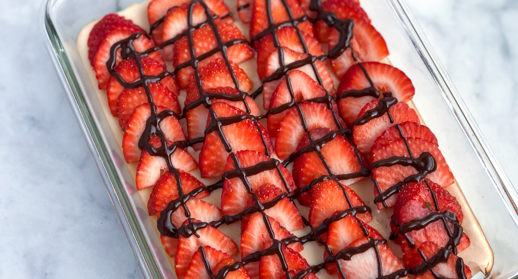 https://image-api.loseitblog.com/images/11bb0479af32aa9af1b6/2019/12/Chocolate-Strawberry-Cheesecake.png